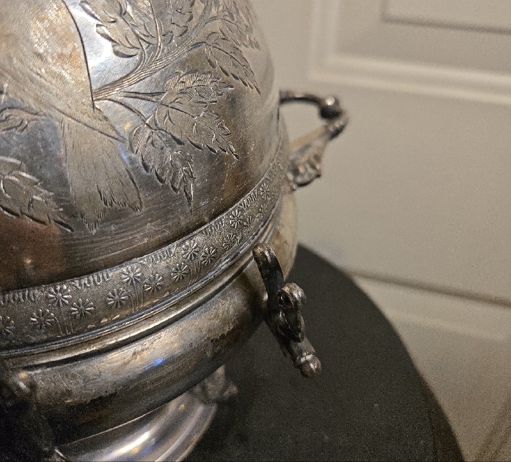 Ornate Meriden Quadruple Silver Plated Butter Dish W/ Lid Aesthetic Period - Picture 8 of 16